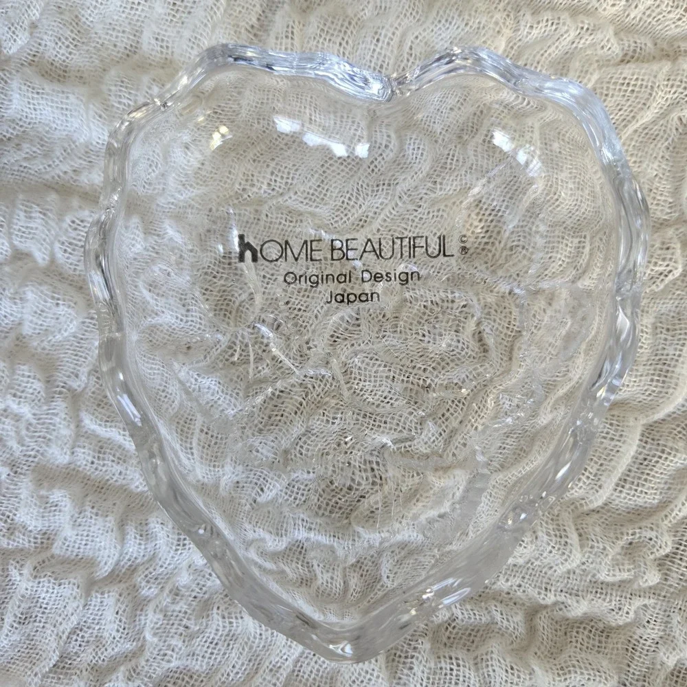 Vintage Heart shaped clear Glass Trinket Box Rose Flowers & Leaves Jewelry Catch